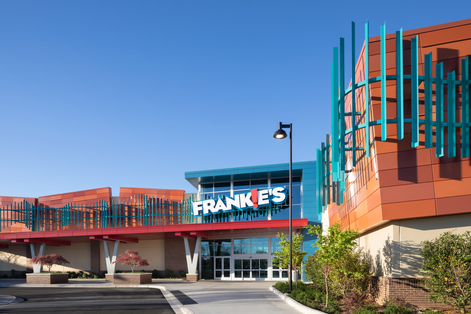 1. First picture and thumbnail, gallery – Main Entrance Exterior of Frankie's